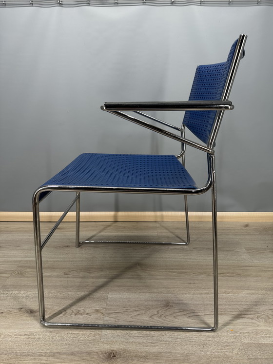 Image 1 of Silla de diseño azul con estructura cromada
