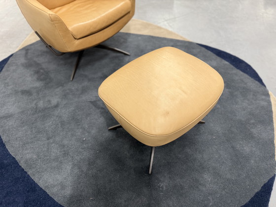 Image 1 of Poltrona relax Jori Griffon con pouf in pelle Lotila