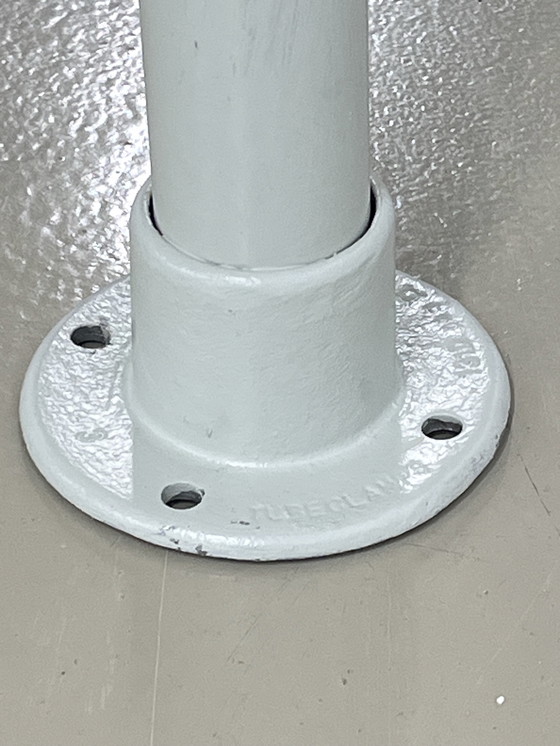 Image 1 of Table à manger en chêne massif 140 cm piètement industriel