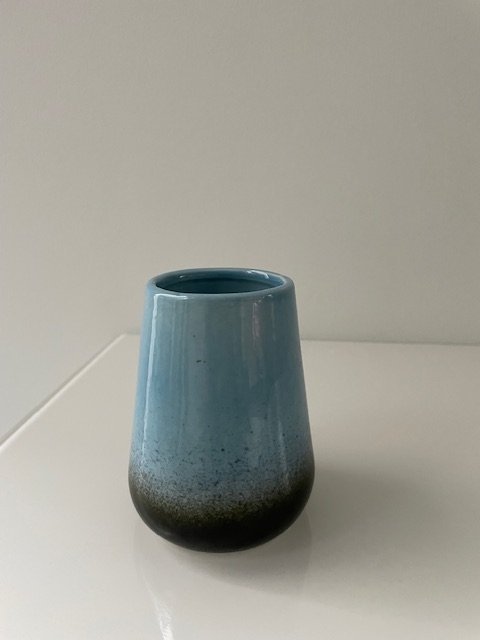Image 1 of Vaso dal design moderno – azzurro con base nero intenso