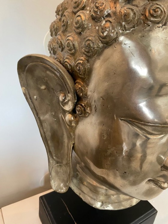 Image 1 of Estatua única de Buda sobre una base de madera, obra de Eicholtz.