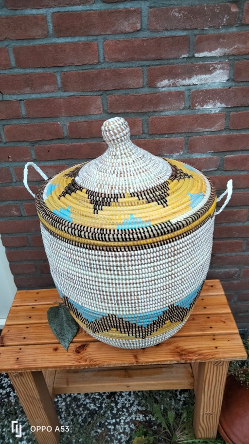 Panier en roseau fait main d'Afrique – decoratieve objecten, Wicker