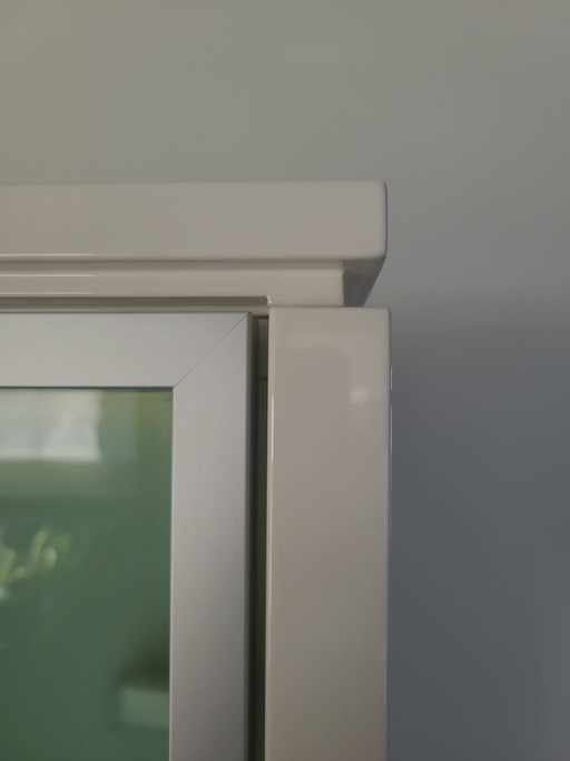 Vitrina de servicio con hermosos detalles