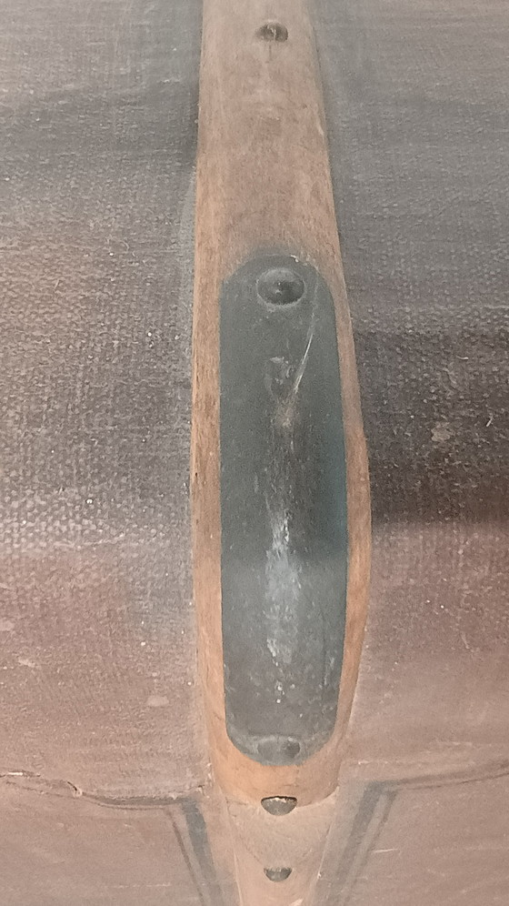 Image 1 of Vieille malle de voyage marron. À récupérer sur place uniquement.