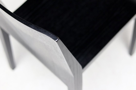 Chaise Laleggera, Riccardo Blumer pour Alias, magnifique noir au grain apparent – Chaises de salle à manger (photo 11 of 19)