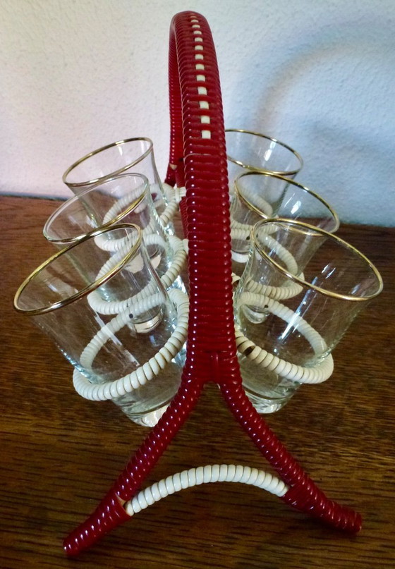 Image 1 of Vintage rekje met 6 borrelglaasjes uit de jaren 60.