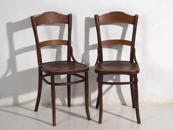 Antique Thonet-Mundus chairs (c.1920). Set of 2 pieces #2 – Dining chairs (photo 6 of 40)