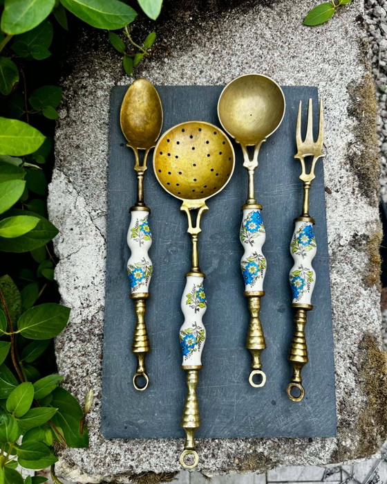 Posate da portata in ottone vintage anni '60 – Set di posate, Porcelain, Brass (photo 3 of 3)