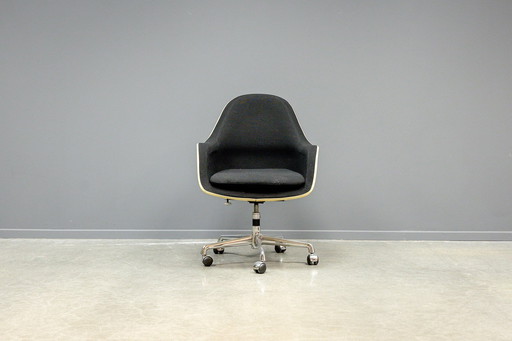 Eames loose cushion office chair