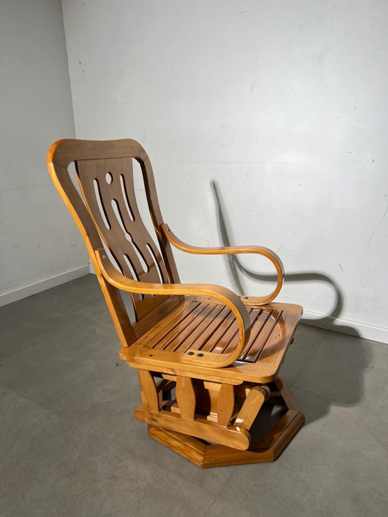 Fauteuil à bascule pivotant en bois vintage américain – Rocking chairs (photo 2 of 5)
