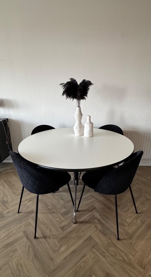 Vitra Eames Segmented Table round 130cm