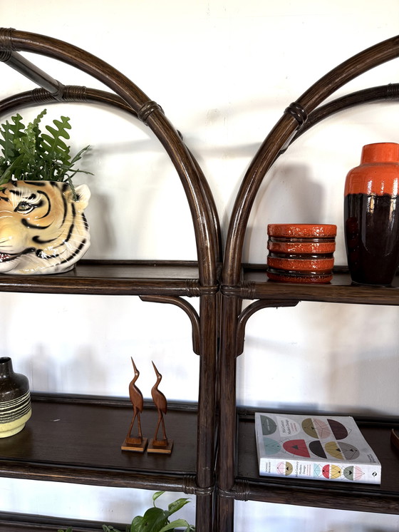 Image 1 of Set di 2 armadietti ad arco vintage in rattan degli anni '60