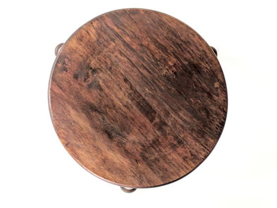 Image 1 of Sgabello in legno a tre gambe in stile fattoria francese d'epoca