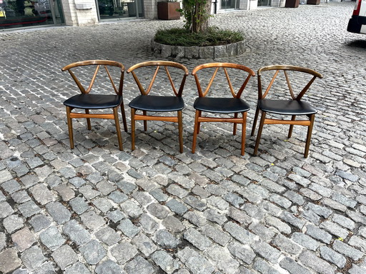 4 sedie di Henning Kjaernulf, per Bruno Hansen, Danimarca, anni '50