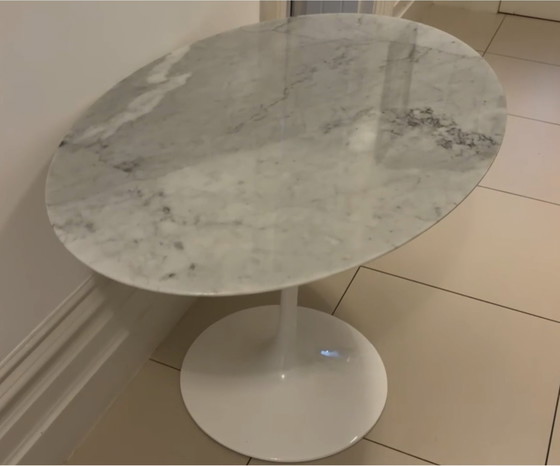 Image 1 of Ovaler Esstisch im Tulpenstil