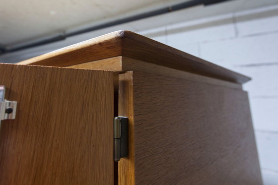 Image 1 of Französischer Kleiderschrank mit geschwungenen Beinen, 3 Türen, 1 Spiegel (27 x 130 cm) und 1 Schublade