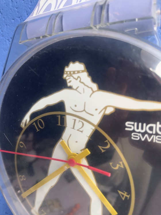 Image 1 of Vintage XXL wandklok Swatch Griekse Olympische "Discobolus 1992" polshorloge Memphis Milano Postmodern wandklok
