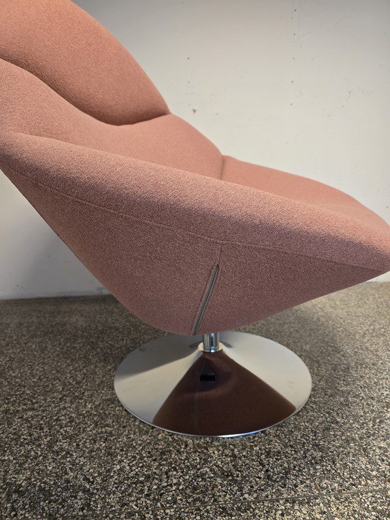 Image 1 of Exclusive design chair inspired by Artifort F557 - large version