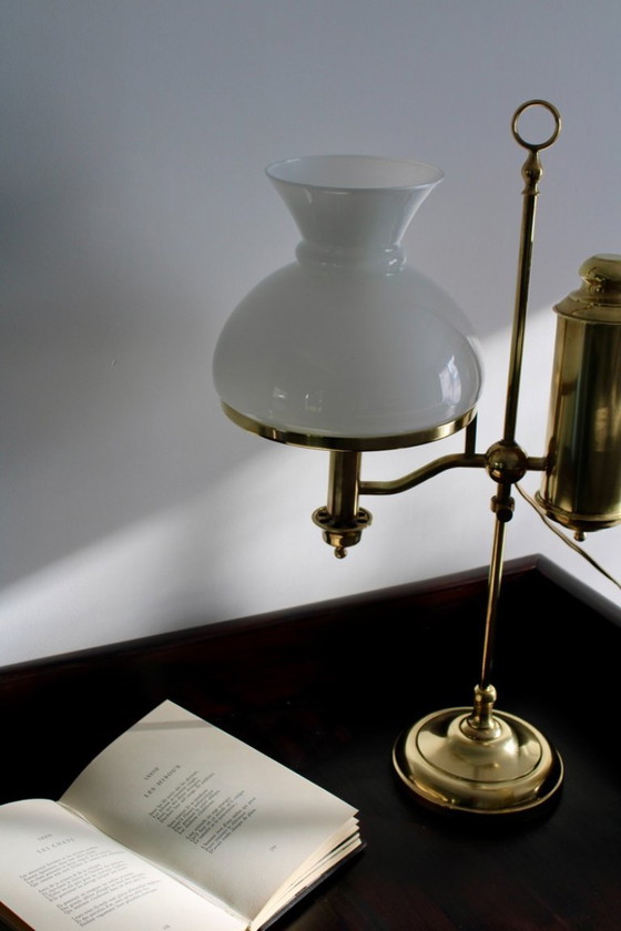 Image 1 of Lámpara inglesa en latón y opalina