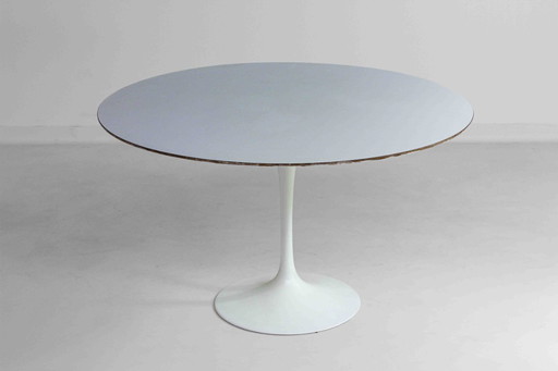 Tulip table by Knoll