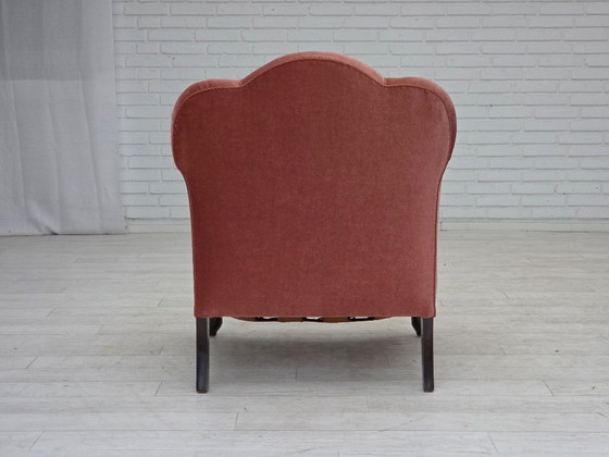 Image 1 of Dänischer Sessel aus den 1950er Jahren, lachsrosa Veloursbezug, Eichenholz.