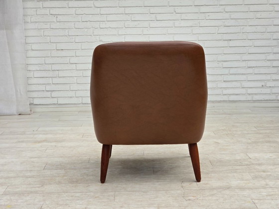 Image 1 of Anni '70, poltrona danese, similpelle, gambe in legno di teak.