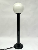 Zwarte Woja Holland Space Age vloerlamp met opalen bol – vintage uit de jaren 70/80