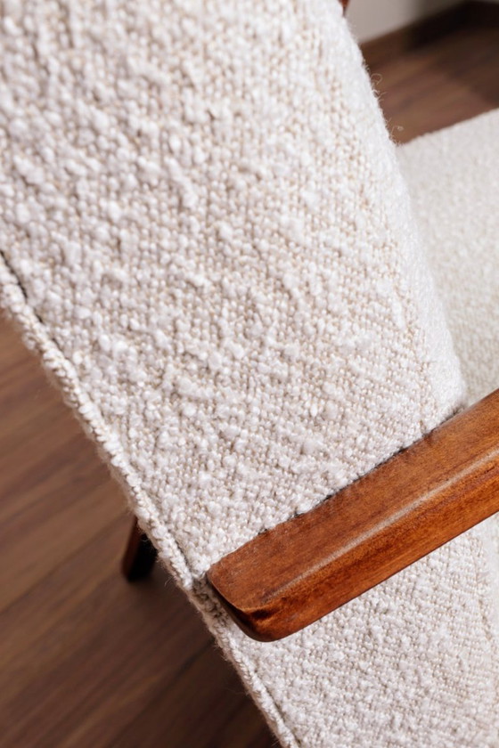 Image 1 of Poltrona vintage in perla con bouclé, 1960, restaurata