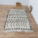 Natuurlijk wollen Berberkleed – Zwarte geometrische patronen handgeweven (175 × 125 cm)