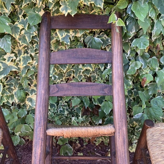 Zwei handgefertigte Stühle mit Strohsitzfläche aus massiver Eiche – Esszimmerstühle, Wood (photo 11 of 12)