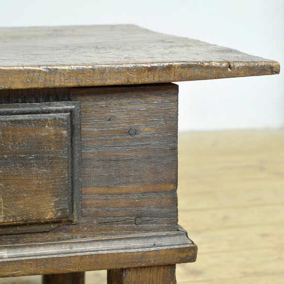 Image 1 of Oak coffee table, circa 1820