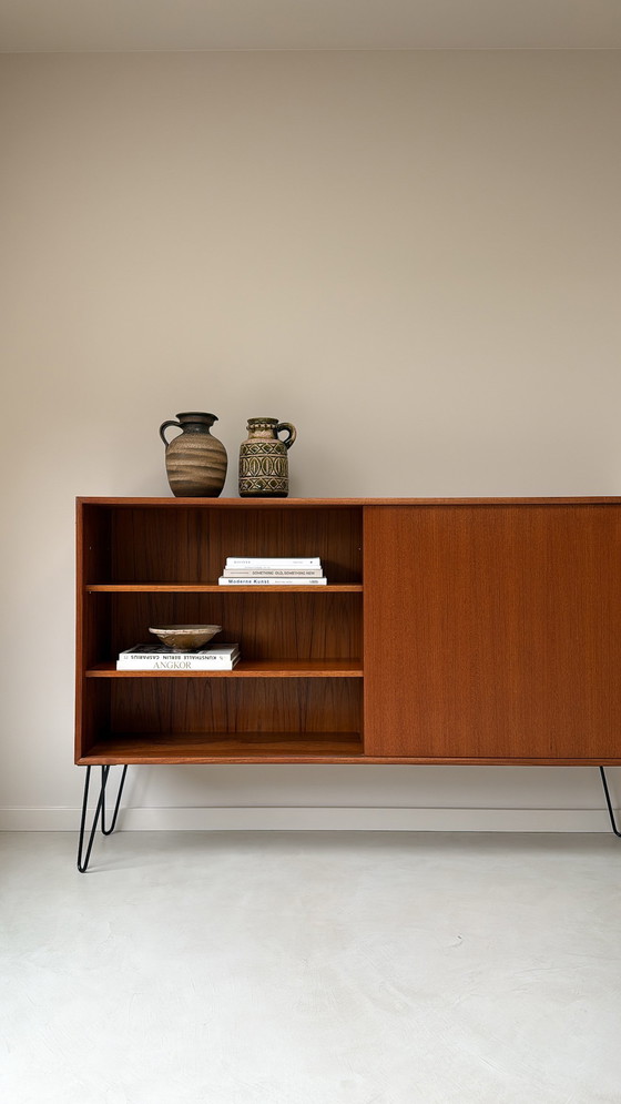 Image 1 of Buffet vintage en bois avec porte coulissante