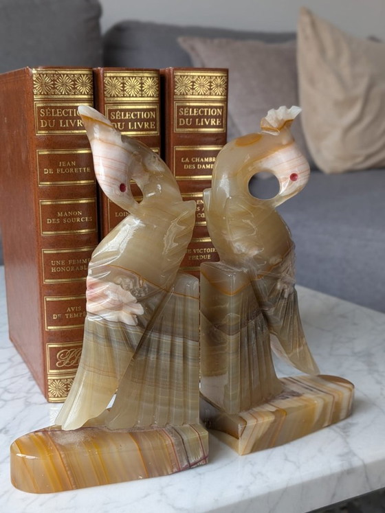 Superb Pair of Vintage Solid Onyx Bookends, Parrots, Decorative Objects, Stone, Creme (photo 8 of 11)