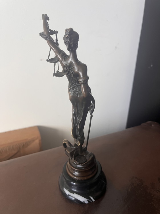 Image 1 of Justitia-Bronzeskulpturen