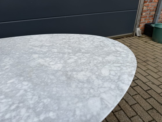 Image 1 of Original oval Knoll Tulip dining table (198cm) Carrara marble Eero Saarinen