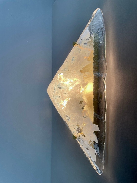 Image 1 of Decken-/Wandleuchte aus Muranoglas mit weißen Glasfolien aus den 1980er Jahren. Eine von drei verfügbaren.