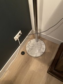 Lampe arc avec socle en marbre blanc