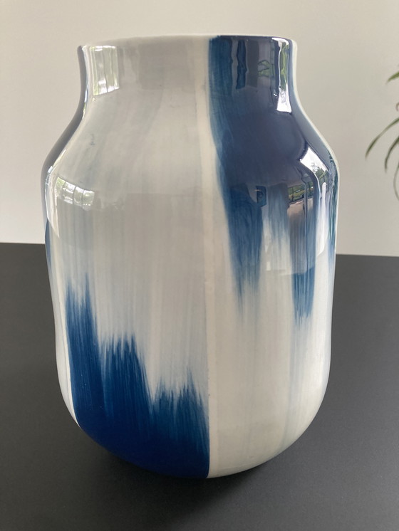 Image 1 of Vaso con moderno motivo a righe