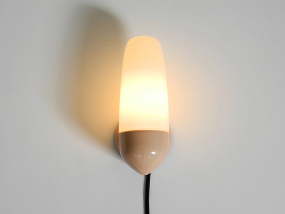Image 1 of Prachtige wandlamp van glaskeramiek in mid-century modern stijl van Wagenfeld.