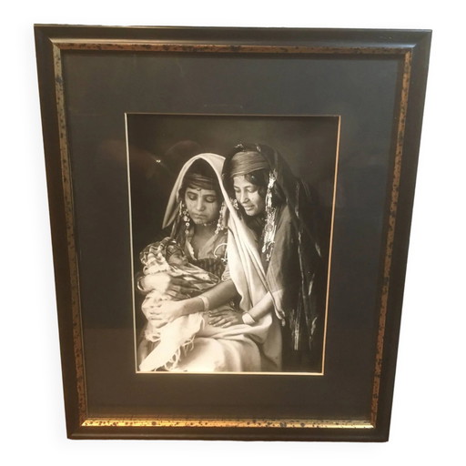 Ingelijste fotografie "De jonge moeder" (Maghreb)