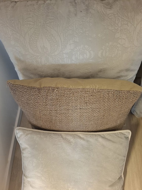 Image 1 of Nombreux coussins décoratifs (choisis par l'architecte d'intérieur)