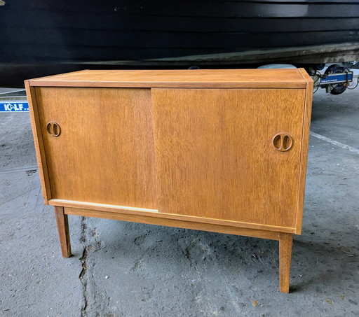 Armoire vintage danoise en teck avec portes coulissantes