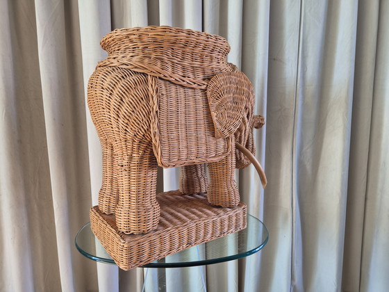 Image 1 of elefante vintage in vimini marrone