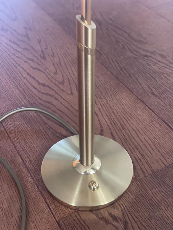 Image 1 of B+M Leuchten  Tafellamp  mat/gepolijst messing mat wit gevlamd glas  Jaren 90