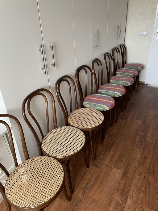 8 x chaises Thonet et 1 tabouret de bar