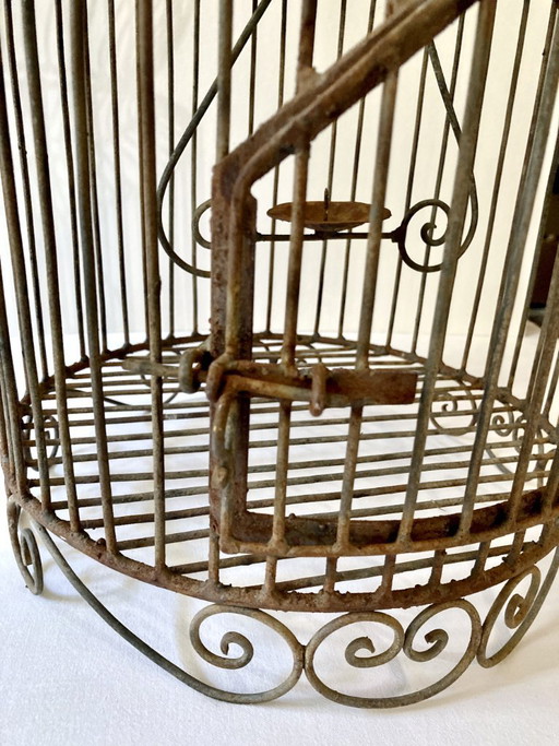 Jaula para pájaros antigua decorativa de hierro forjado