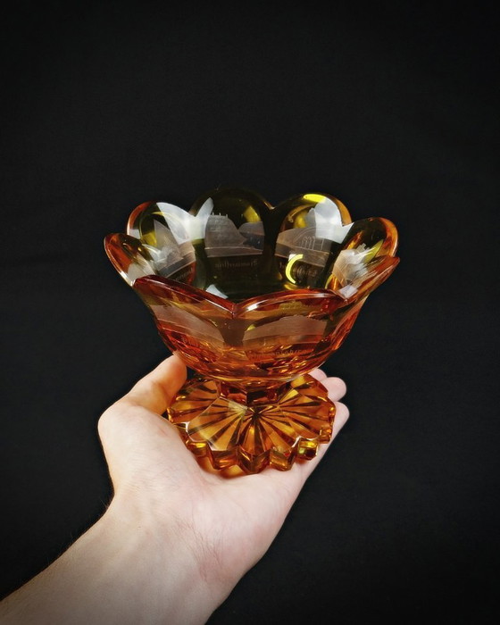 Image 1 of 19e eeuwse Boheemse kristallen schaal versierd met monumenten uit de Rijnland-Pfalz