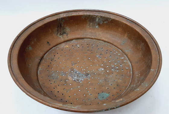 Image 1 of Colador o recipiente para colar de cobre antiguo