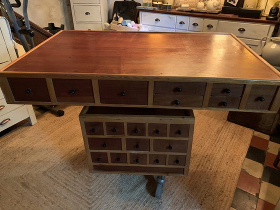 Image 1 of Unieke kast / tafel met vele laatjes