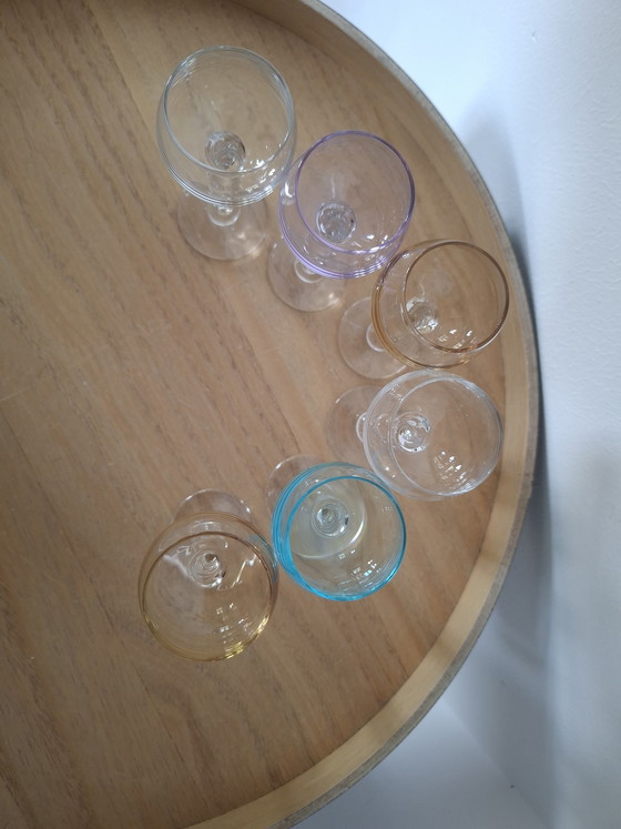Image 1 of Set van 6 Vintage Likeurglazen – Regenboog Kleuren – Gedraaide Steel – 10 cm